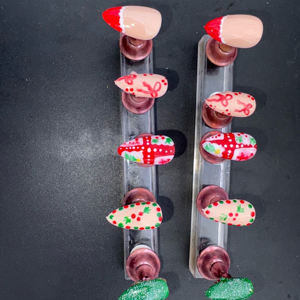 Festive Red and Green Nail Art Set